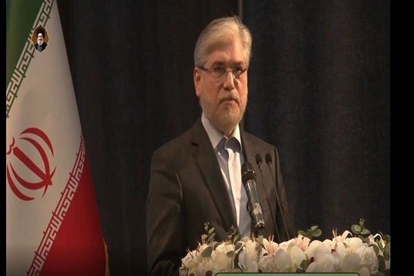 وزیر علوم:نخبگان از دانش خود برای حل مساله استفاده کنند