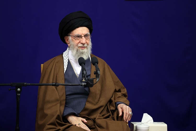 رهبر معظم انقلاب اسلامی در دیدار دستاندرکاران همایش بینالمللی علامه میرزای نائینی(ره) رهبر معظم انقلاب اسلامی در دیدار دستاندرکاران همایش بینالمللی علامه میرزای نائینی(ره)