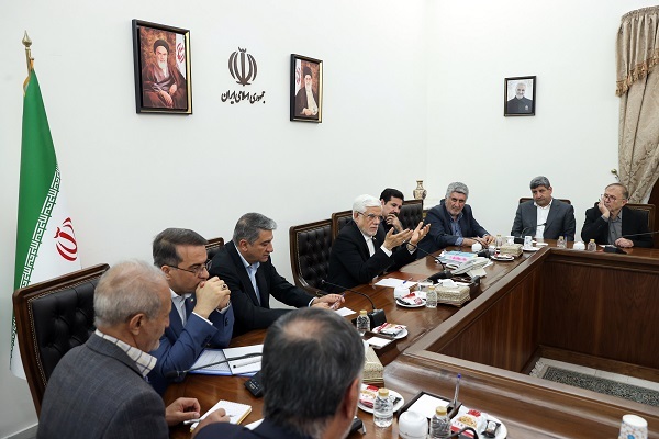 عارف در نشستی با جمعی از صاحبنظران امور عشایری کشور