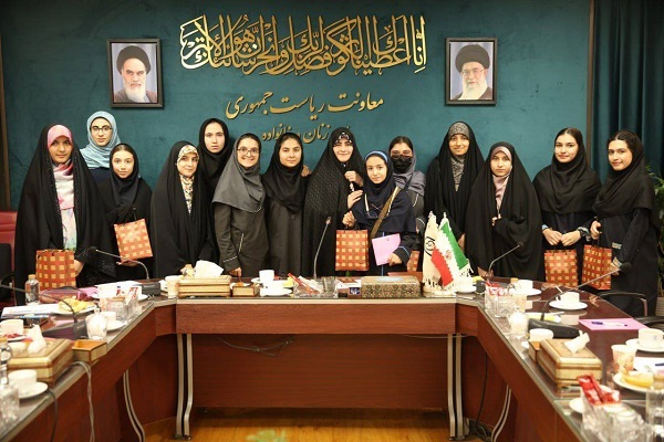 تصمیم می‌گیریم؛ با دختران برای دختران