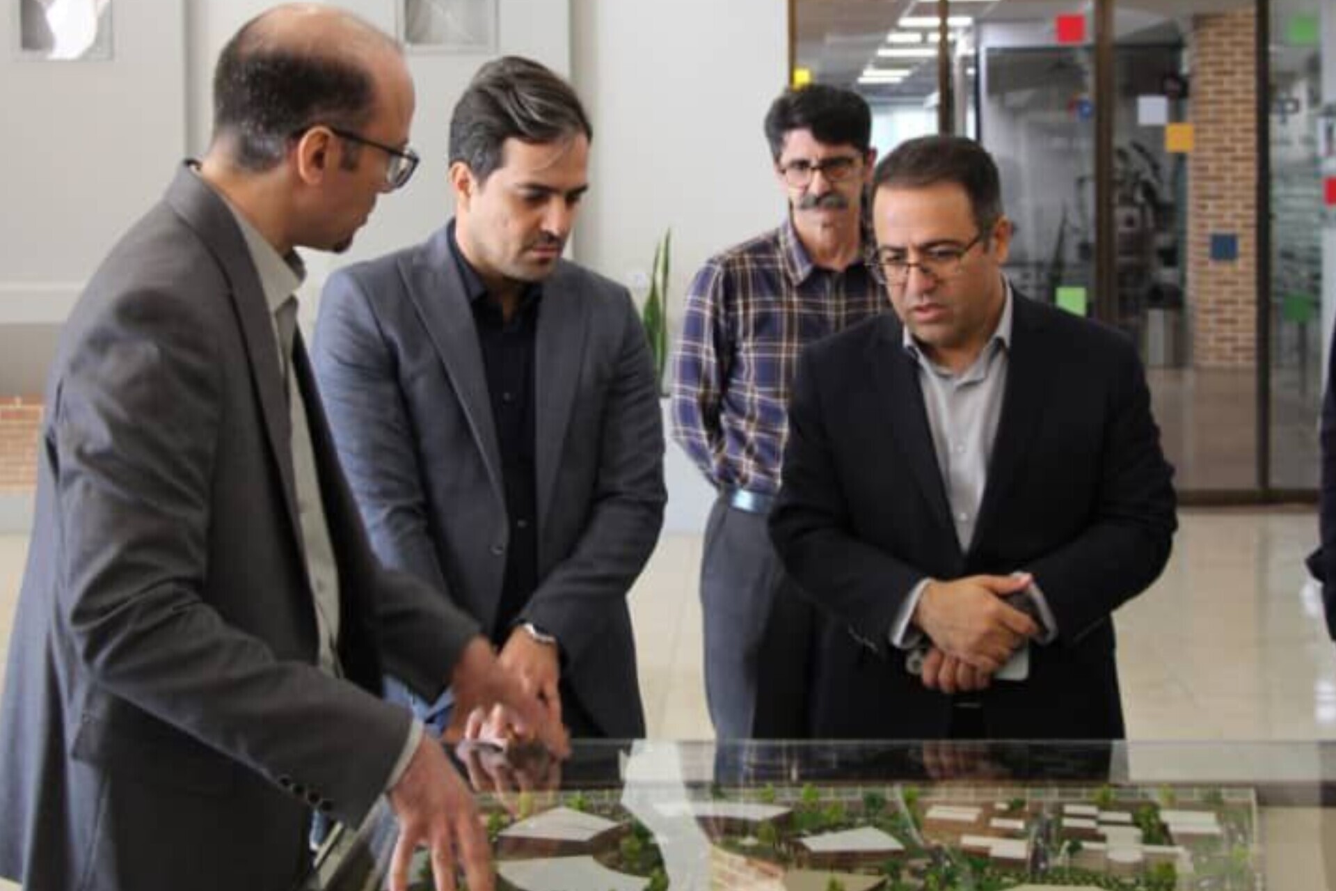 رشد فناورانه؛ حکمرانی محلی و بومی و عبور از مدیریت سنتی رشد فناورانه؛ حکمرانی محلی و بومی و عبور از مدیریت سنتی