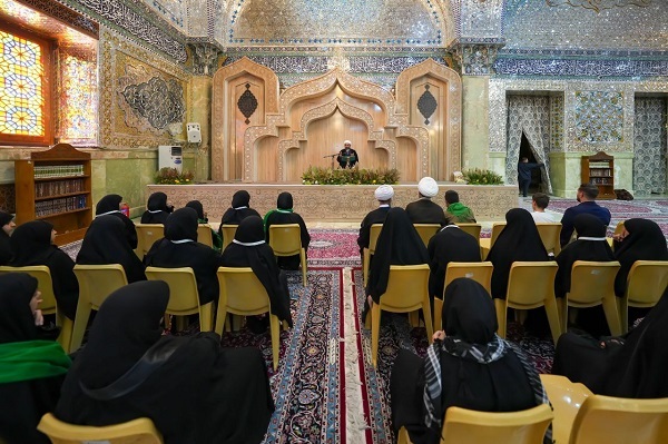 میزبانی از هیات قرآنی لبنانی در حرم مطهر امامین عسکریین + عکس