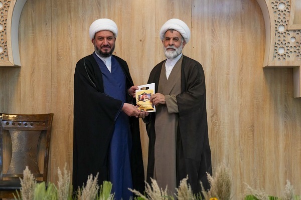 میزبانی از هیات قرآنی لبنانی در حرم مطهر امامین عسکریین + عکس