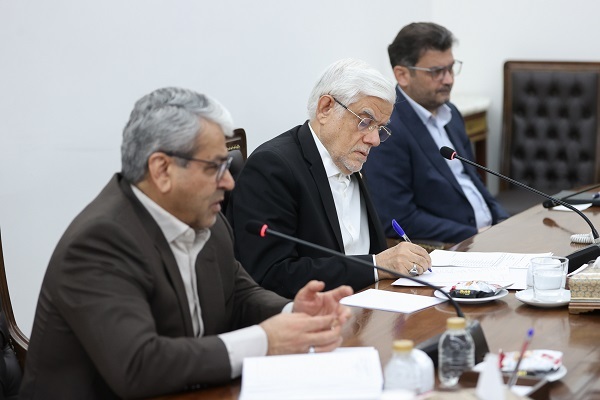 عارف و نشست با دبیران کمیسیونهای دولت عارف و نشست با دبیران کمیسیونهای دولت