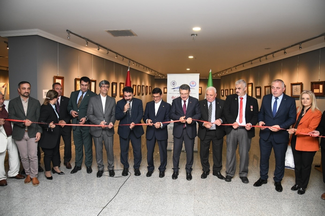 نمایشگاه «خانواده، مقاومت و عرفان» در ترکیه افتتاح شد