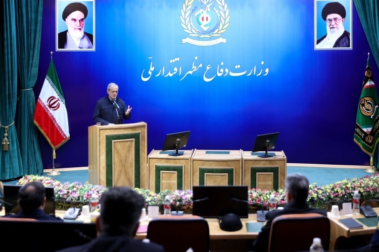 باید با مدیریت جهادی در عمل بر مشکلات غلبه کنیم