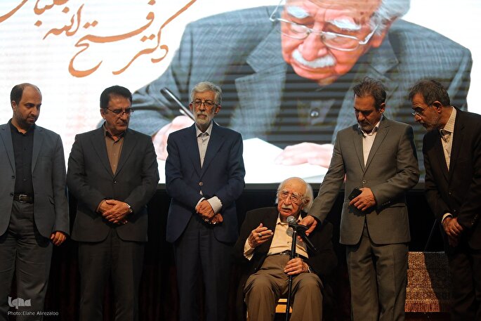 قدر خود و هویت خود را بشناسید قدر خود و هویت خود را بشناسید