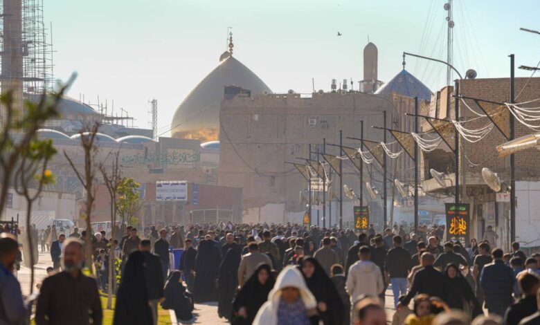 رهسپار شدن زائران به سمت حرم عسکریین در آستانه سالروز شهادت حضرت فاطمه (س)