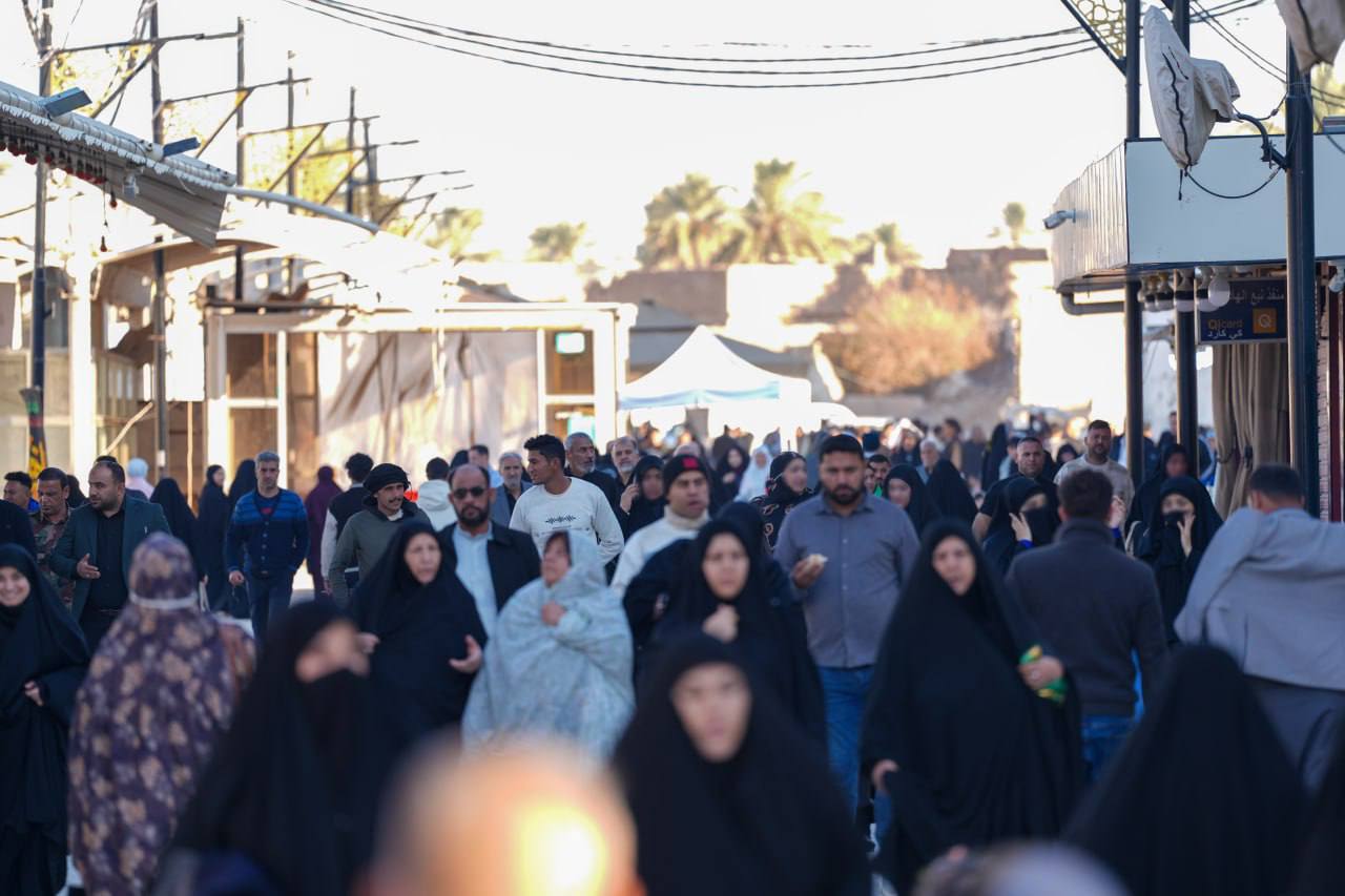 رهسپار شدن زائران به سمت حرم عسکریین در آستانه سالروز شهادت حضرت فاطمه (س)