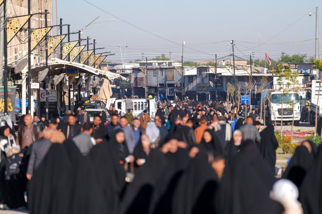 رهسپار شدن زائران به سمت حرم عسکریین در آستانه سالروز شهادت حضرت فاطمه (س)
