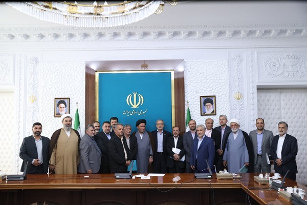 دیدار پزشکیان با مجمع نمایندگان 4 استان