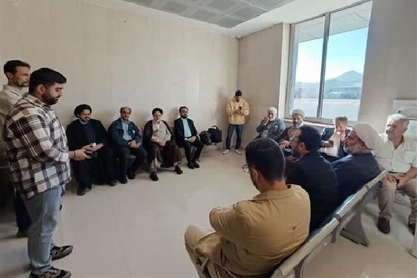 تأخیر در ساعت پرواز هواپیما و پر کشیدن دل مسافران با بال قرآن