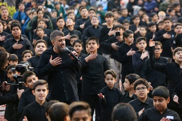 همخوانی سرود «خورشید نمی‌سوزد»