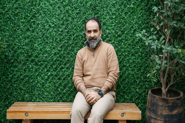 پیگیری وضعیت سلامت رضا امیرخانی از سوی رهبر انقلاب