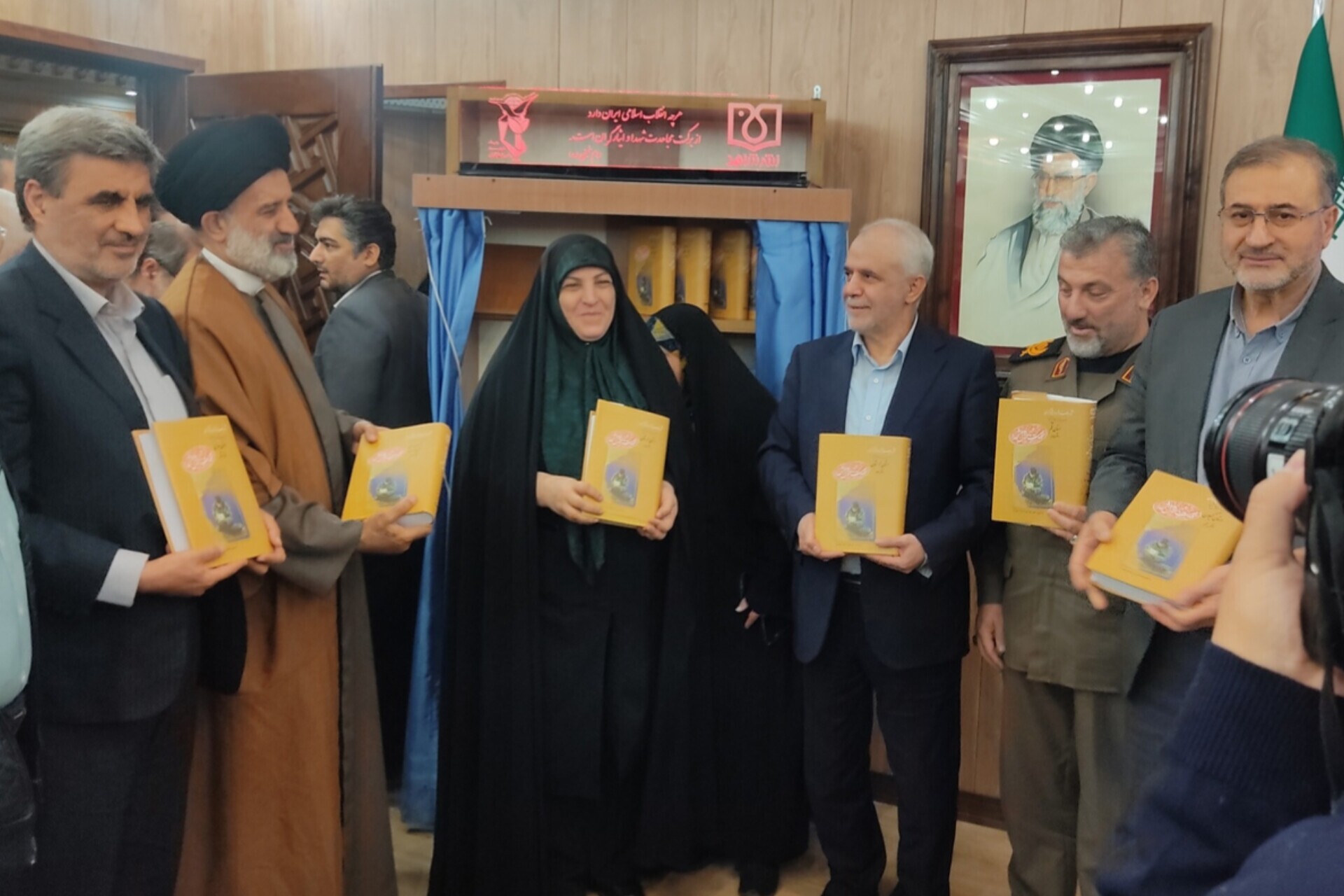 در حال تکمیل / ضرورت حفظ یاد شهدا برای مقابله با شکاف نسلی در حال تکمیل / ضرورت حفظ یاد شهدا برای مقابله با شکاف نسلی