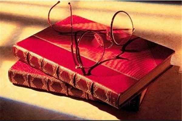 آماده انتشار برای روز پنجشنبه یا جمعه؛ لطفا انتخاب روز انتشار با هماهنگی خانم بختیاری صورت گیرد؛ سپاس////دوگانه مسئله-پاسخ؛ درمواجهه جریان ادبیات داستانی متعهد با ادبیات داستانی روشنفکری