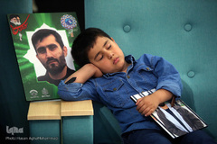 تجلیل از خانواده شهید قرآنی مدافع حرم در مسابقات قرآن