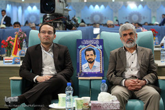 تجلیل از خانواده شهید قرآنی مدافع حرم در مسابقات قرآن