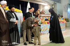 تجلیل از خانواده شهید قرآنی مدافع حرم در مسابقات قرآن