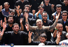 عزاداری مردم حسینی  در ظهر روز عاشورا