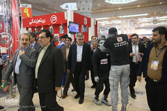 بازدید دکتر طیبی مدیر جهاد دانشگاهی از نمایشگاه مطبوعات