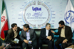 بازدید دکتر طیبی مدیر جهاد دانشگاهی از غرفه خبرگزاری ایکنا در نمایشگاه مطبوعات