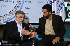 بازدید دکتر طیبی مدیر جهاد دانشگاهی از غرفه خبرگزاری ایکنا در نمایشگاه مطبوعات