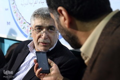 بازدید دکتر طیبی مدیر جهاد دانشگاهی از غرفه خبرگزاری ایکنا در نمایشگاه مطبوعات