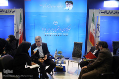 بازدید دکتر طیبی مدیر جهاد دانشگاهی از نمایشگاه مطبوعات