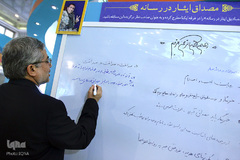 بازدید دکتر طیبی مدیر جهاد دانشگاهی از نمایشگاه مطبوعات