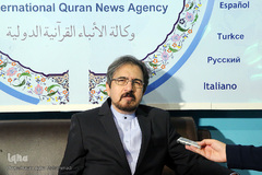 بهرام قاسمی سخنگوی وزارت خارجه میهمان غرفه ایکنا در روز پنجم نمایشگاه مطبوعات