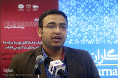 مناظره دانشجویی در غرفه ایکنا ـ نمایشگاه مطبوعات