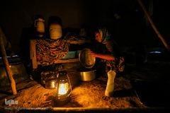 عشایر شب را با چراغ های نفتی صبح میکنند