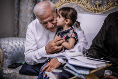 در اعیاد و مراسم ها حاج ولی در جمع جوانان حاضر شده و به جشن و قرائت قرآن می پردازد