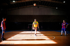 حاج ولی هم پای جوانان به تمرین فوتسال می پردازد