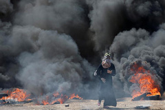 تظاهرات فلسطینیان معترض به انتقال سفارت آمریکا به بیت المقدس در نوار غزه