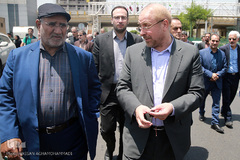 محمد باقر قالیباف، شهردار اسبق تهران در مراسم تشییع پیکر مرحوم حجت الاسلام «احمد احمدی» عضو  فقید شورای عالی انقلاب فرهنگی