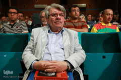 محمد صنعتی روانپزشک، نویسنده، منتقد ادبی و دانشیار دانشگاه علوم پزشکی تهران