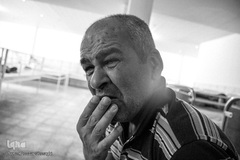 محمدحسن تا قبل از نگهداری در این مرکز با مادر خود زندگی می کرد، تنهایی و دوری از خانواده حس دلتنگی را در محمدحسن ایجاد می کند.