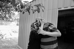 مادر محمدحسن هر هفته ۵ شنبه به ملاقات وی می آید.
محمدحسن به محض دیدن مادر در آغوش او می رود.