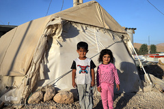 کودکان زلزله زده محله فولادی سرپل ذهاب که در چادر زندگی می کنند