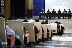 نشست در دام فقر