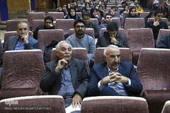 نشست در دام فقر