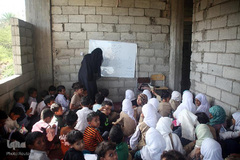 خانه معلمی مدرسه ۷۰۰ دانش‌آموز یمنی شد