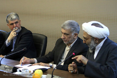 حجت الاسلام محمد عبداللهیان، عبدالهادی فقهی‌زاده و سید عباس صالحی درنشست شورای سیاست‌گذاری پانزدهمین دوره همایش بانوان قرآن‌پژوه