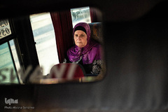 یک اتوبوس با خانواده‌های اسیران، رام‌الله را ترک می‌کند. آنها مجبورند با پای پیاده از ایست بازرسی عبور کنند و در طرف دیگر اتوبوس اسرائیلی بگیرند.