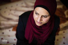 ایمان اهل حبرون درباره زمان ملاقات با شوهرش می‌گوید: من برای روز ملاقات لحظه شماری می‌کنم و پس از آن احساس تهی بودن می‌کنم. وقتی تلفن قطع شود، من به شیشه ضربه می‌زنم. نمی‌توانم احساسم را توضیح دهم.