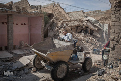 «ابو لوای» در غرب موصل به الجزیره می‌گوید: دولت‌مردان ما گروهی دزد هستند. آنها نمی‌دانند چطور کشور را اداره کنند؛ چطور از آنها انتظار دارید موصل را بسازند؟