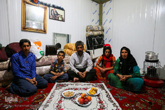 تحویل سال ۱۳۹۷ در چادرهای مناطق زلزله زده کرمانشاه