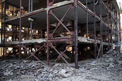 ۱۰ ماه پس از زلزله مسکن بی‌مهر، مهر همچنان بلاتکلیف مانده است